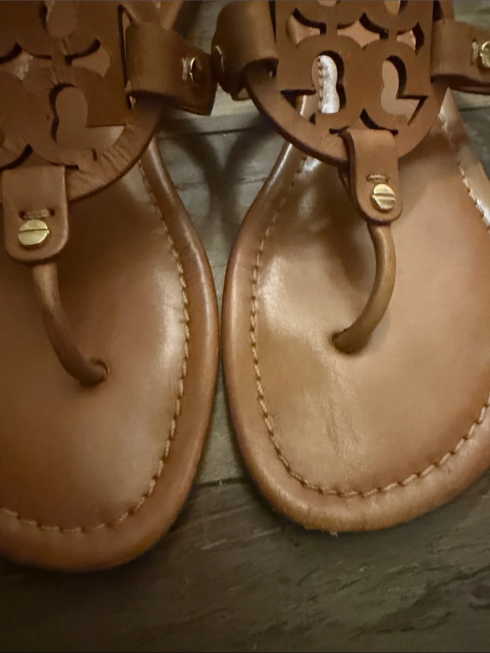 Tory Burch Tan Leather Logo Thong Sandals - Picture 4 of 6